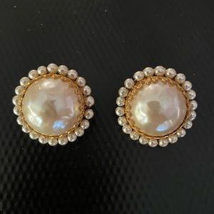 Miriam Haskell signed vintage baroque pearl clip on Earrings
